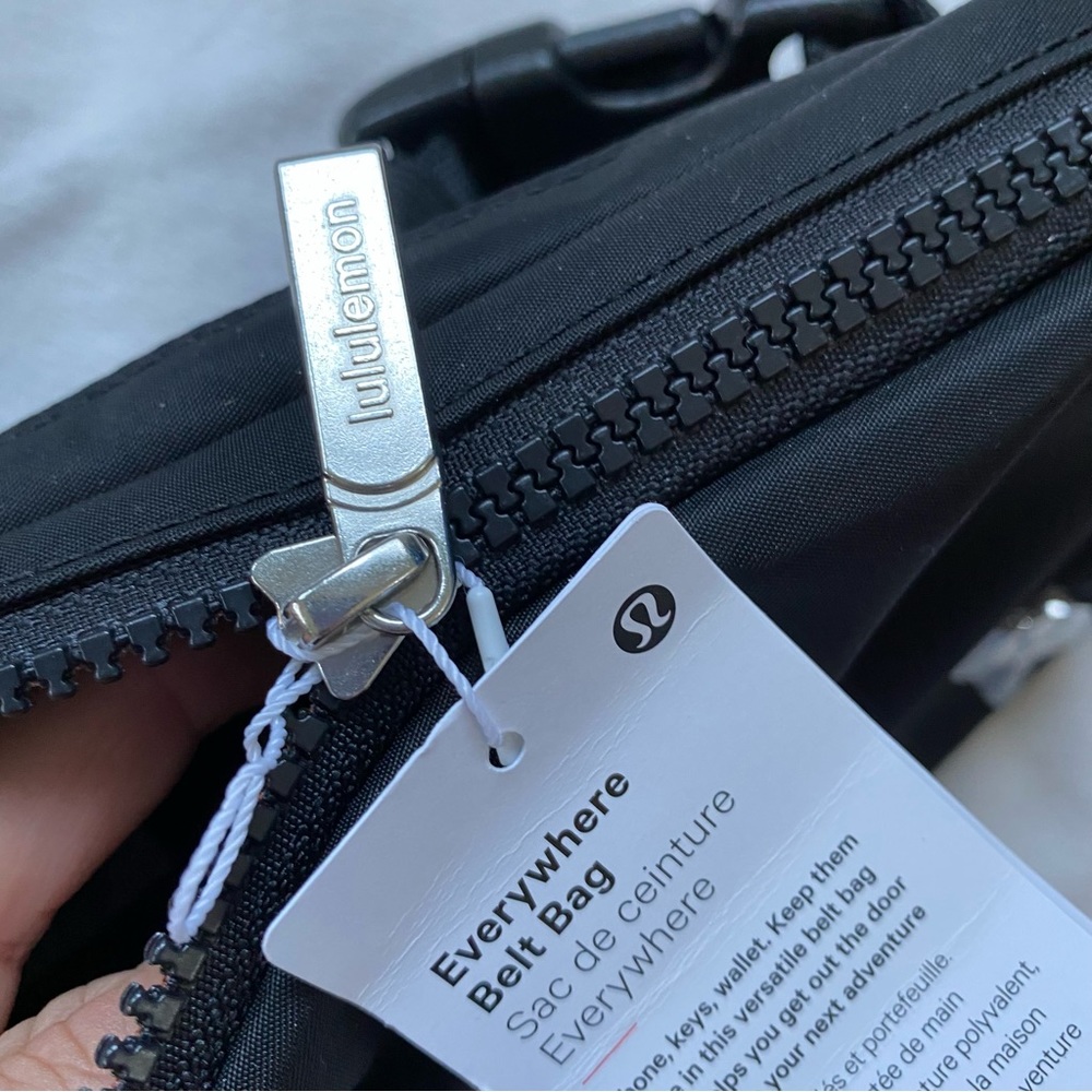 Lululemon Everywhere Belt Bag 1L Black Unisex NWT - Picture 10 of 14